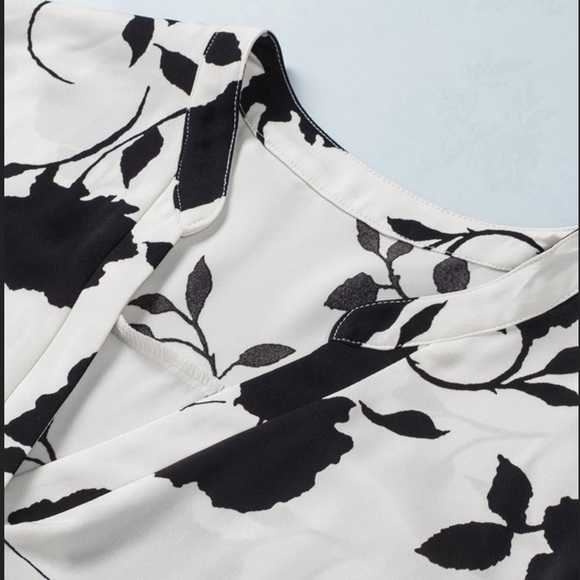 #31 1 Left! White & Black Floral V-Neck Top - Picture 6 of 11